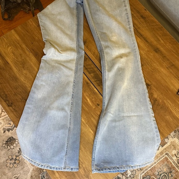 We The Free Jeans Pull On Flared Stretch size 31 Light Wash #436 - Picture 3 of 9